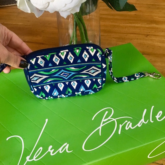 Vera Bradley zip around cosmetic case - Picture 2 of 6